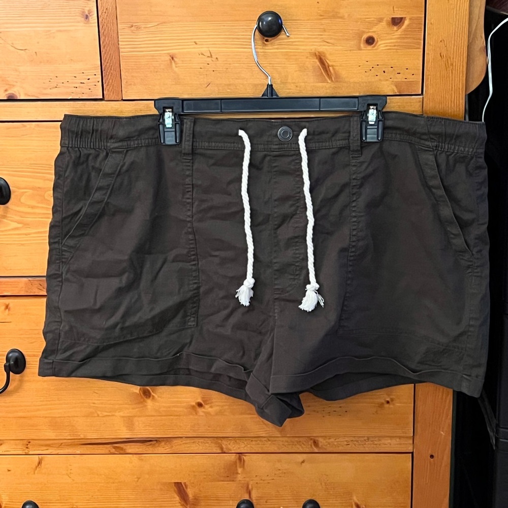 Combine clothes in my closet & make an offer! SO Utility Shorts with Drawstring